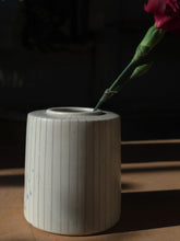 Load image into Gallery viewer, Bud vase