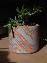 Load image into Gallery viewer, Lizard planter