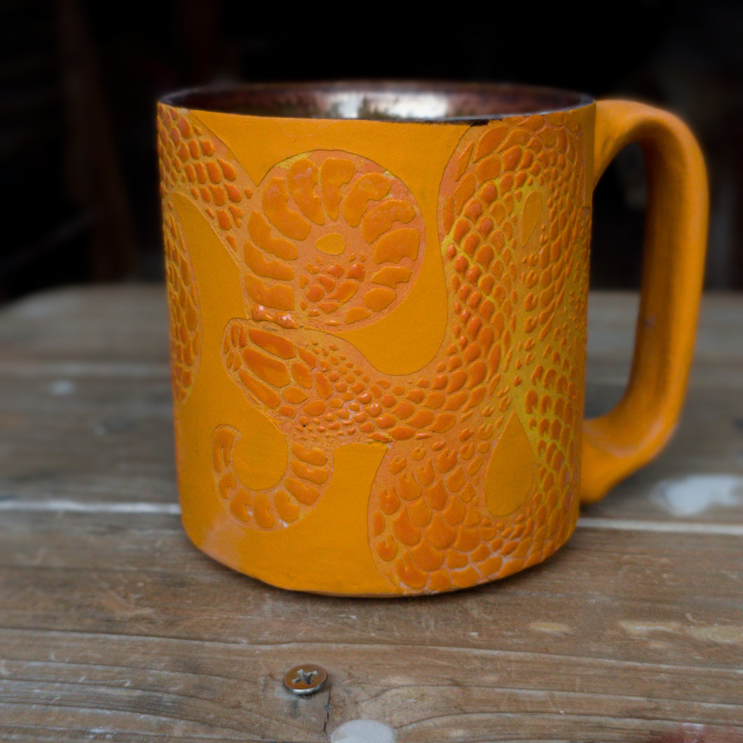 Field Orange snake mug