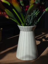 Load image into Gallery viewer, Everyday vase
