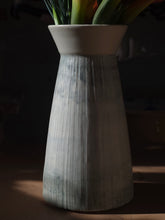 Load image into Gallery viewer, The (ideal size) Porcelain vase
