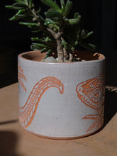 Load image into Gallery viewer, Lizard planter
